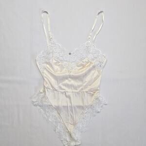 Vintage JCPenney Fantasia Bodysuit Lace Satin Cream 32 Floral Lingerie 90s VTG